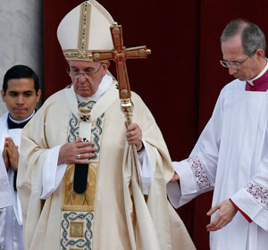 Celebrating Corpus Christi feast, pope honours persecuted Christians