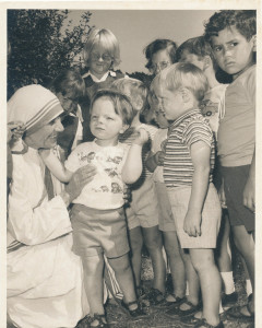 Mother Teresa with children at the Home of Compassion in Island Bay in 1973. (Photo: The Home of Compassion Archives - / Don and Beatrice Peat). 